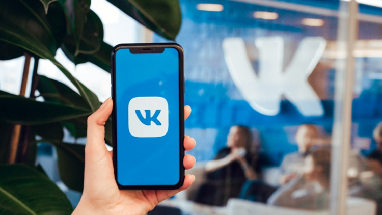 VK изучает возможность запуска магазина приложений RuStore на iOS
